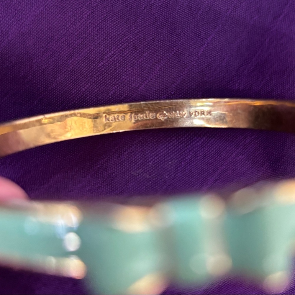 Kate Spade Green Bow Bangle Bracelet. - Picture 2 of 6